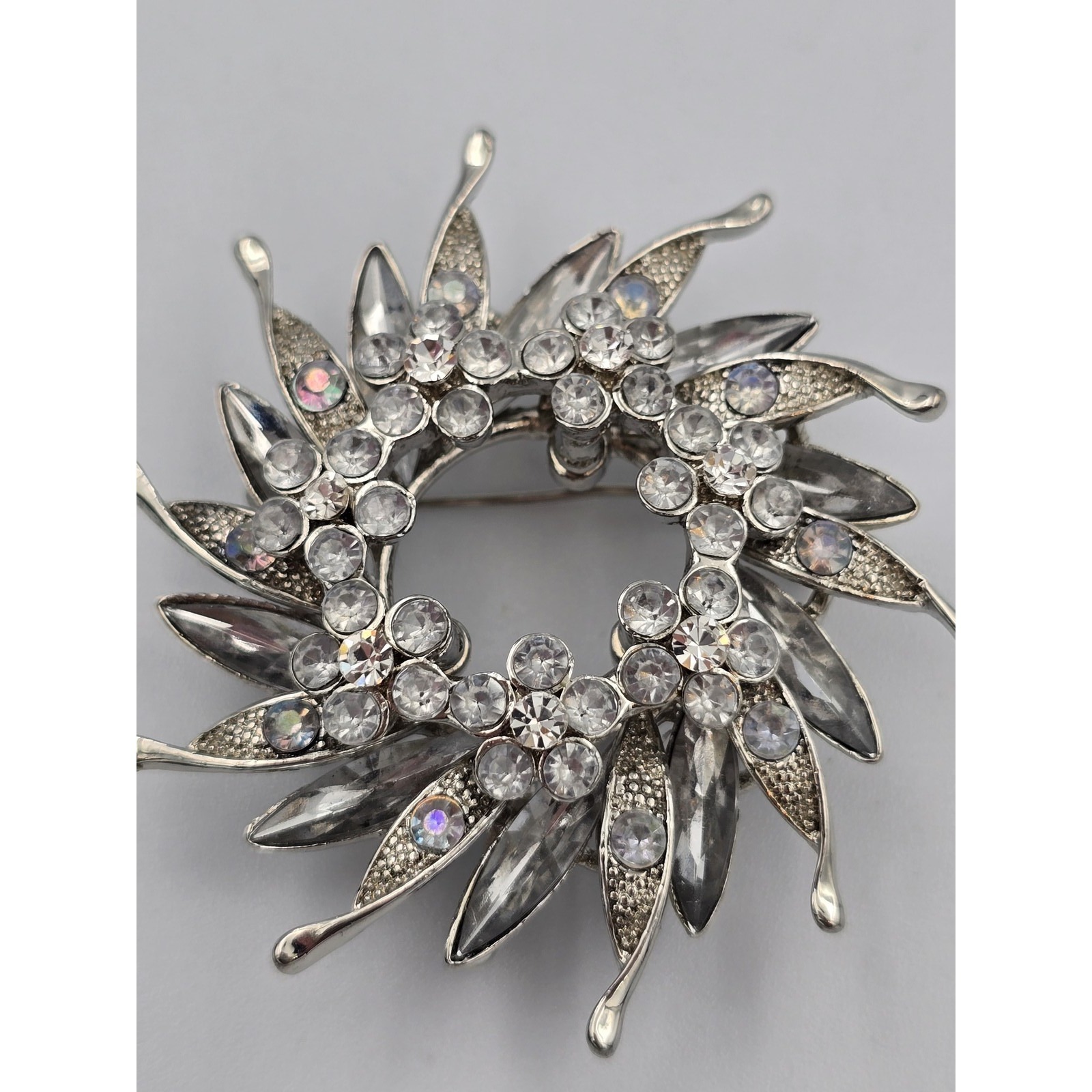 Elegant Silver Tone Clear & Gray Rhinestone Brooch Pin Flower Wreath Design